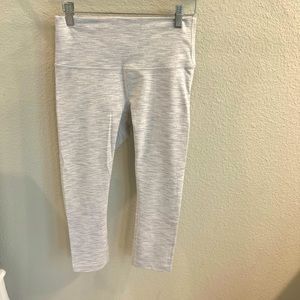 Lululemon NWOT never worn capri leggings size 8 white/gray